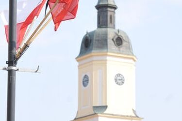 Wojewoda apeluje o opuszczenie flag i odwołanie imprez