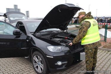 BMW warte 200 tys. zł zatrzymane przez podlaskich pograniczników