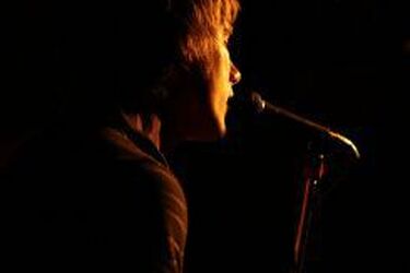 Będą pomagać śpiewając po angielsku