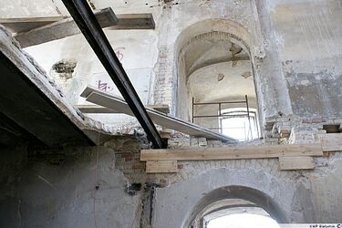 Groźny wypadek na budowie. Mężczyzna spadł prawie z 4 metrów