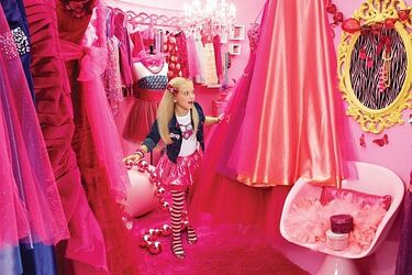Projektuj z Barbie - modowe wyzwanie dla małych fashionistek