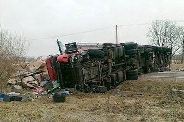 Wywrócony tir blokował krajową "ósemkę"