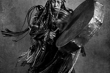 Szamani w fotografiach Marty Rosolskiej. Wernisaż