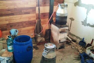 Bimbrownia i przemycane papierosy koło Kolna