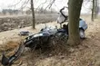 Poślizg i zderzenie z drzewem. Kierowca zginął na miejscu