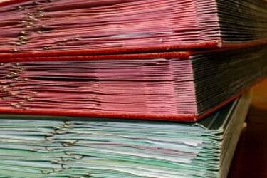 Emigranci chętniej korzystają z prostszej "ustawy abolicyjnej"