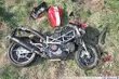 Motocykl w rowie. 38-latek trafił do szpitala