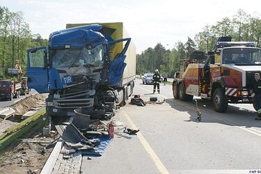 Zderzenie 3 ciężarówek na "ósemce" w Jeżewie