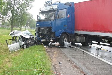 "Ósemka". Czołówka samochodu osobowego z tirem