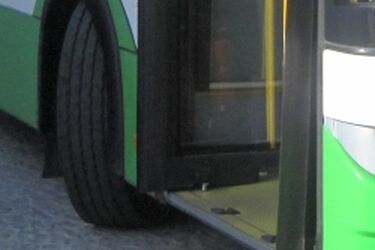 Wypadek w autobusie miejskim. Poszukiwani świadkowie