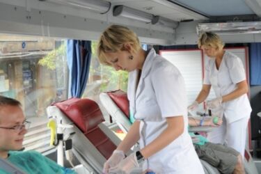 Krew ratuje życie. Podczas wakacji wzrasta zapotrzebowanie na bezcenny dar