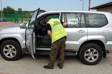 Skradzione we Francji auto znaleziono w Podlaskiem