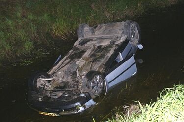 Auto wpadło do rzeki. Zginął 28-letni mężczyzna