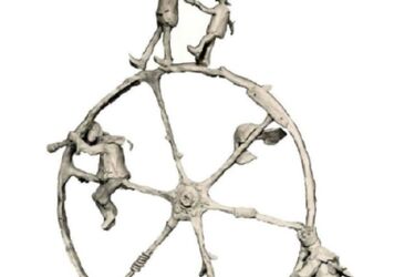 Nowa rzeźba teatralna w centrum miasta 