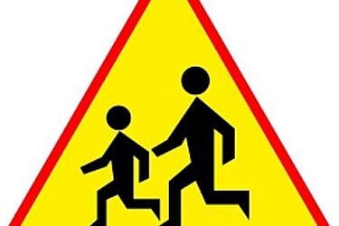 Strażnicy sprawdzają czy drogi do białostockich szkół są bezpieczne