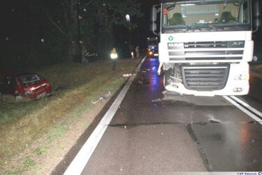 Wypadek na "ósemce". Dwie osoby w szpitalu