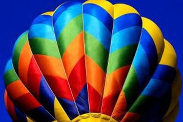 Balonowy wernisaż w białostockim Ratuszu