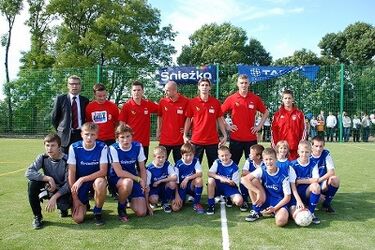 Pierwszy mecz na szóstym kolorowym boisku w Juchnowcu Górnym