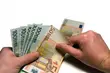 Podając się za pracowników białostockiego urzędu, wyłudzają pieniądze