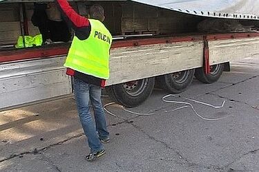 Zielone Wzgórza: Tir wypełniony papierosami [wideo]