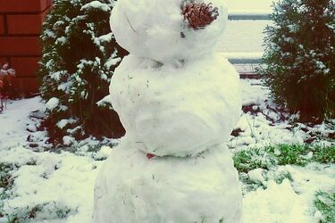 Spadł pierwszy śnieg. Uwaga jest ślisko