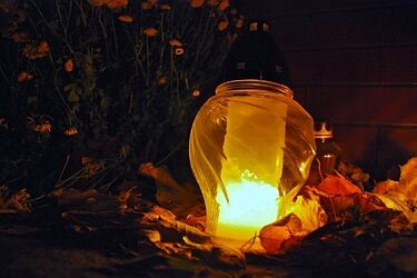 Rozpoczęła się akcja "Znicz". Uważajmy w drodze na cmentarze