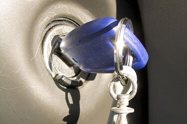 Bez badań podbijał dowody rejestracyjne. Ma zarzuty prokuratora