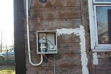 Kradli prąd. Staną przed sądem