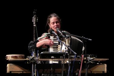 Karolina Cicha & Bart Pałyga w koncercie "Wieloma językami"