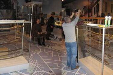 Ostatnie przygotowania do otwarcia wystawy „Między dwiema wojnami 1914-1939”