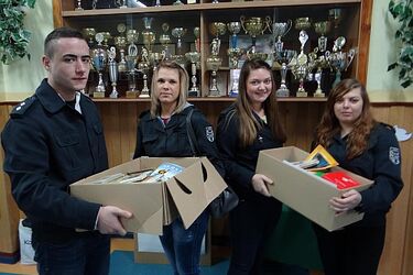 Kąciki czytelnicze w podlaskich aresztach otrzymają nowe książki