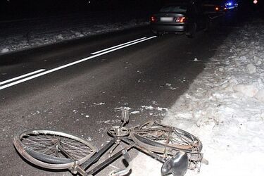 Zmarł rowerzysta potrącony przez samochód