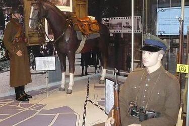 Dwudziestolecie kawalerzystów i pięknego Białegostoku. Nowa wystawa w Muzeum Wojska