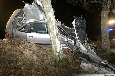 Tragedia na drodze. Na miejscu zginęły 2 osoby