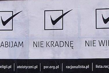Ateiści postawili billboard  przy Dworcu PKS