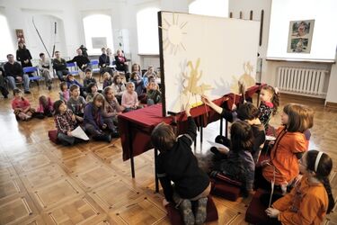 Klocki LEGO, zimowe karaoke i karnawałowe zwyczaje. Jak spędzić ferie?