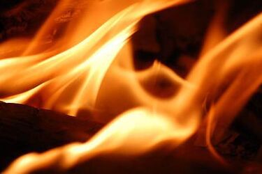 Pożar mieszkania w bloku. Właściciel uległ poparzeniom