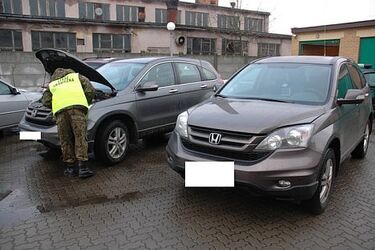 Zatrzymano 2 kradzione samochody