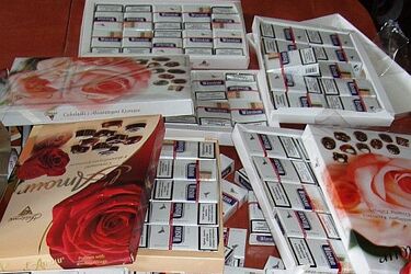 Przemycał papierosy w bombonierkach