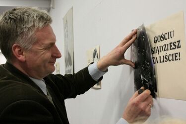 Szablony, książki i filmy. Wojciech Koronkiewicz z wystawą w CLZ