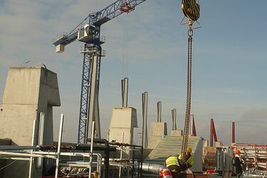 Opóźnienia na stadionie. Z połowy obiektu skorzystamy w lipcu