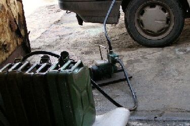 Celnicy rozbili nielegalną rozlewnię paliwa na Białostoczku