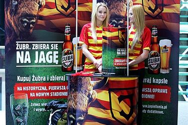 Piłkarze Jagiellonii i kibice zbierają kapsle na oprawę meczową