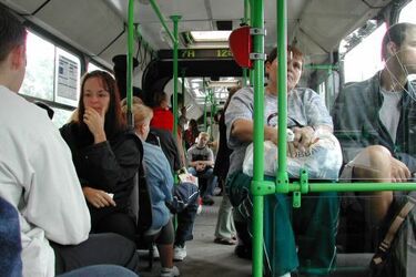 Napad w autobusie. Pijani nastolatkowie chcieli pieniędzy 