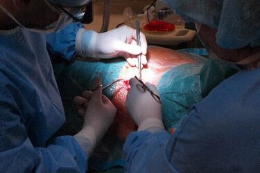 Lekarze zoperowali zdrową nogę. Pacjent wywalczył 60 tys. zł odszkodowania