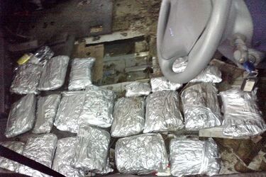Rekordowy przemyt. 5,5 kg marihuany w podłodze fiata