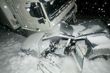 Na prostej drodze audi wpadło w poślizg. Dwie osoby nie żyją