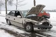 Czołowe zderzenie opla z daewoo. Trzy osoby trafiły do szpitala