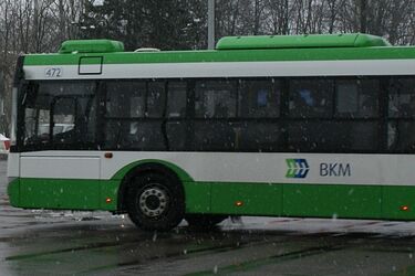 Wypadek z udziałem autobusu. Jest ranny mężczyzna
