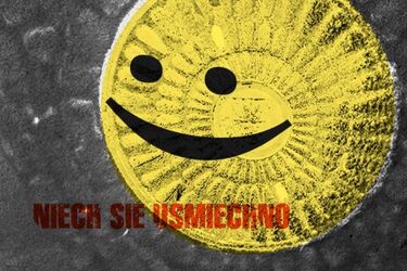 Powstanie zbiorowy portret uśmiechniętych białostoczan. Happening na Rynku Kościuszki